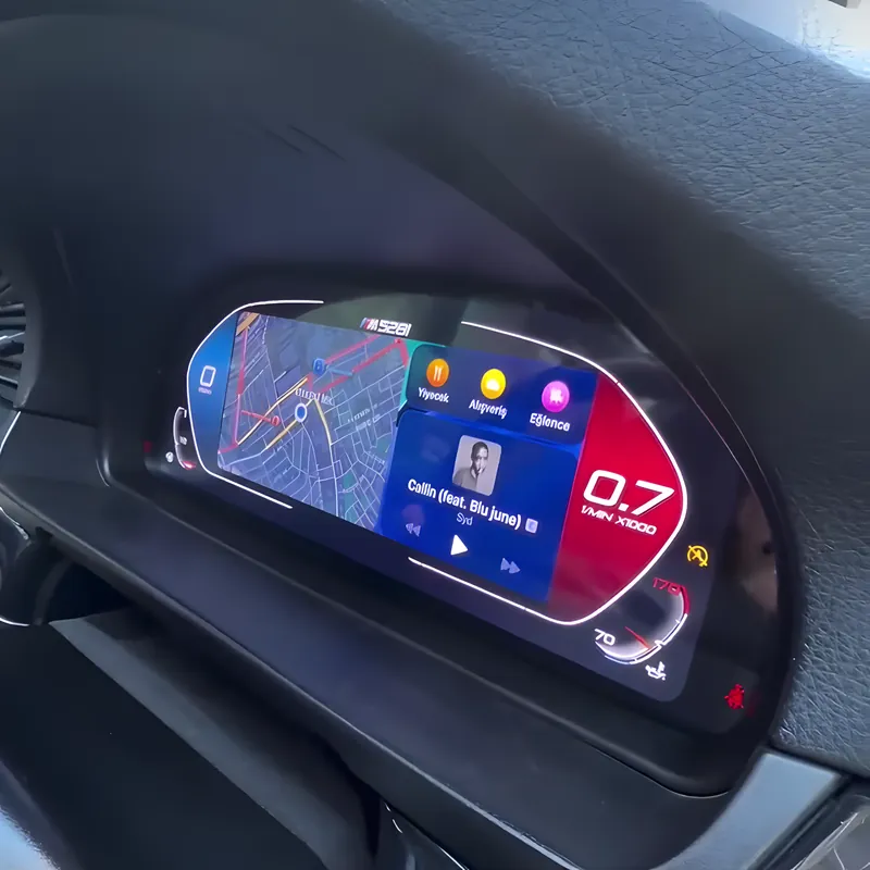 BMW 5 Serisi (F10) için dijital gösterge paneli, harita açık